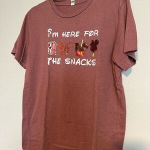 I'm Here For The Snacks Graphic Tee - Mauve